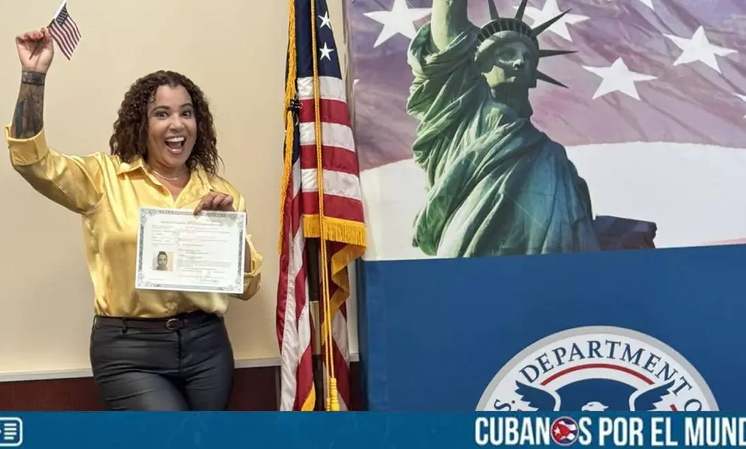 Cuqui La Mora obtiene la ciudadanía estadounidense y celebra su logro