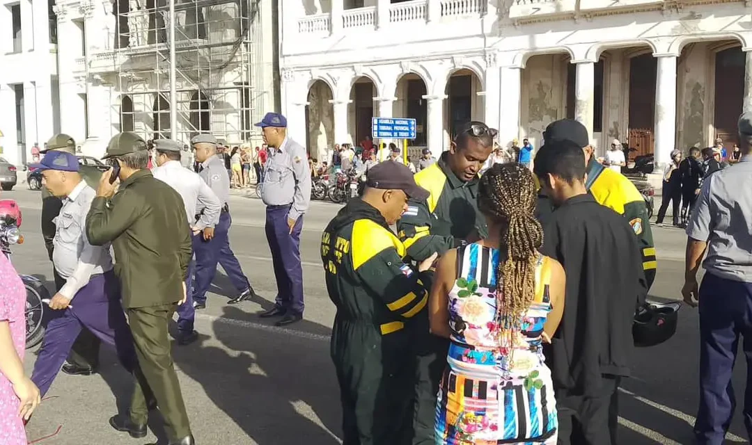 Hallan sin vida a joven arrastrado por olas en Malecón de La Habana