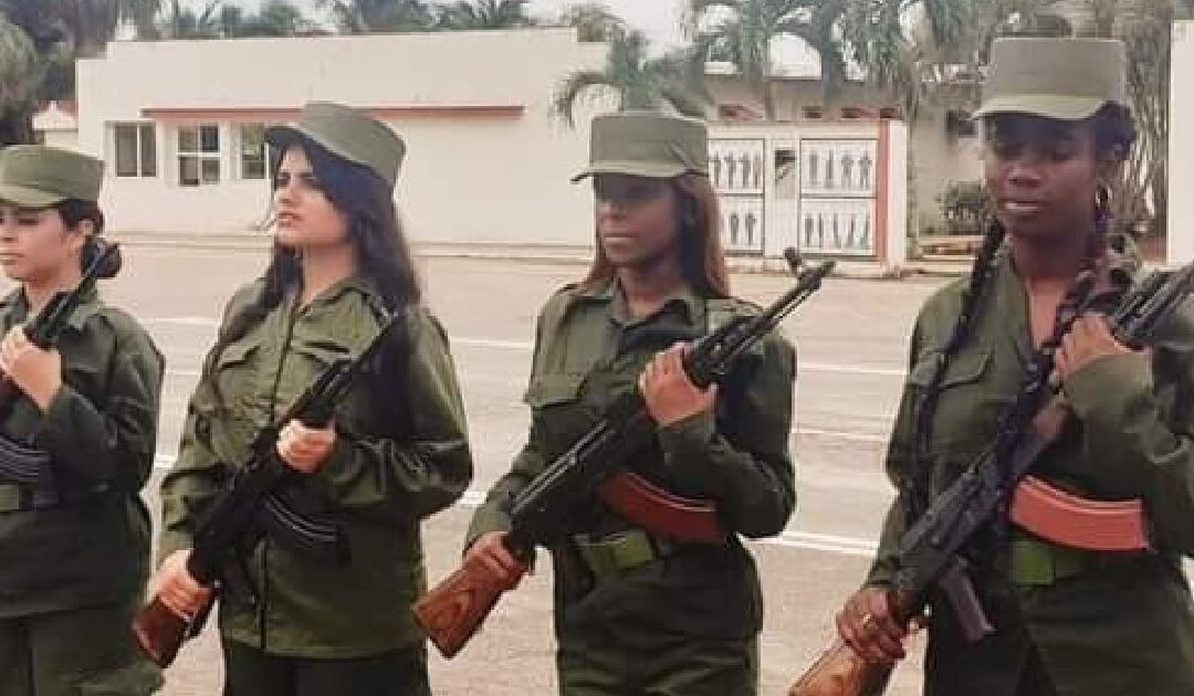 El régimen cubano promueve el servicio militar obligatorio para mujeres