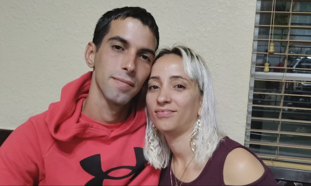 Cubana con I-220A detenida tras cita con ICE en Miramar