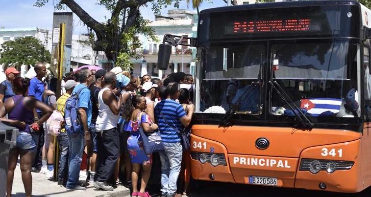 Crisis del transporte en Cuba evidencia fallas del sistema estatal