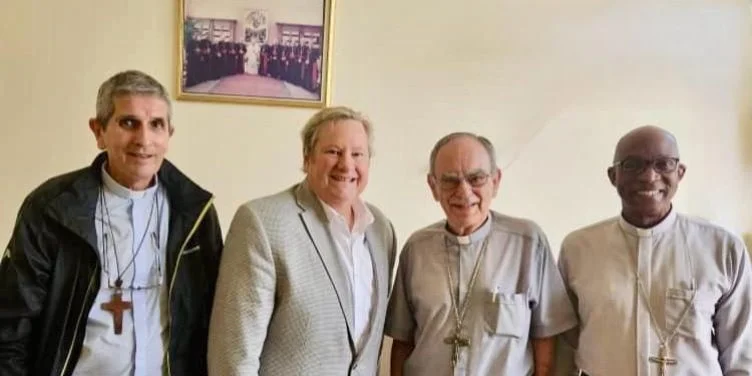 Mike Hammer coordina ayuda de EE.UU. con obispos cubanos