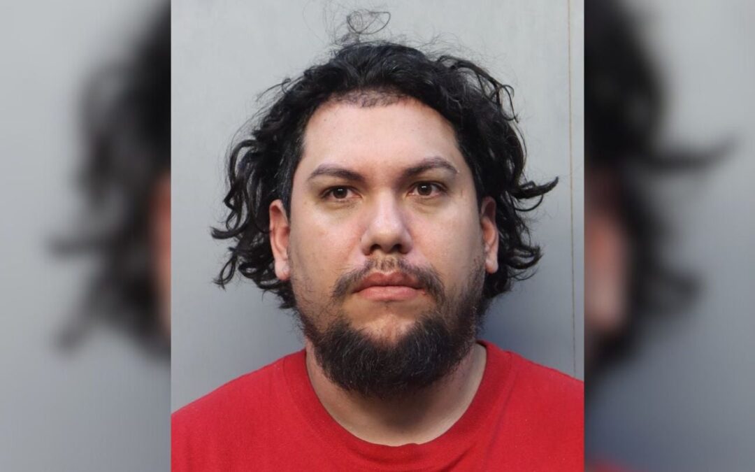 Robo en joyería de Hialeah: empleado cubano bajo sospecha