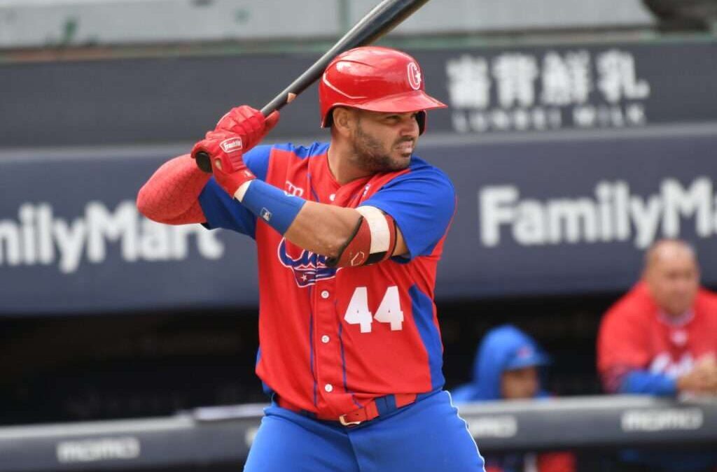 Artemisa domina a Holguín y lidera playoffs del béisbol cubano